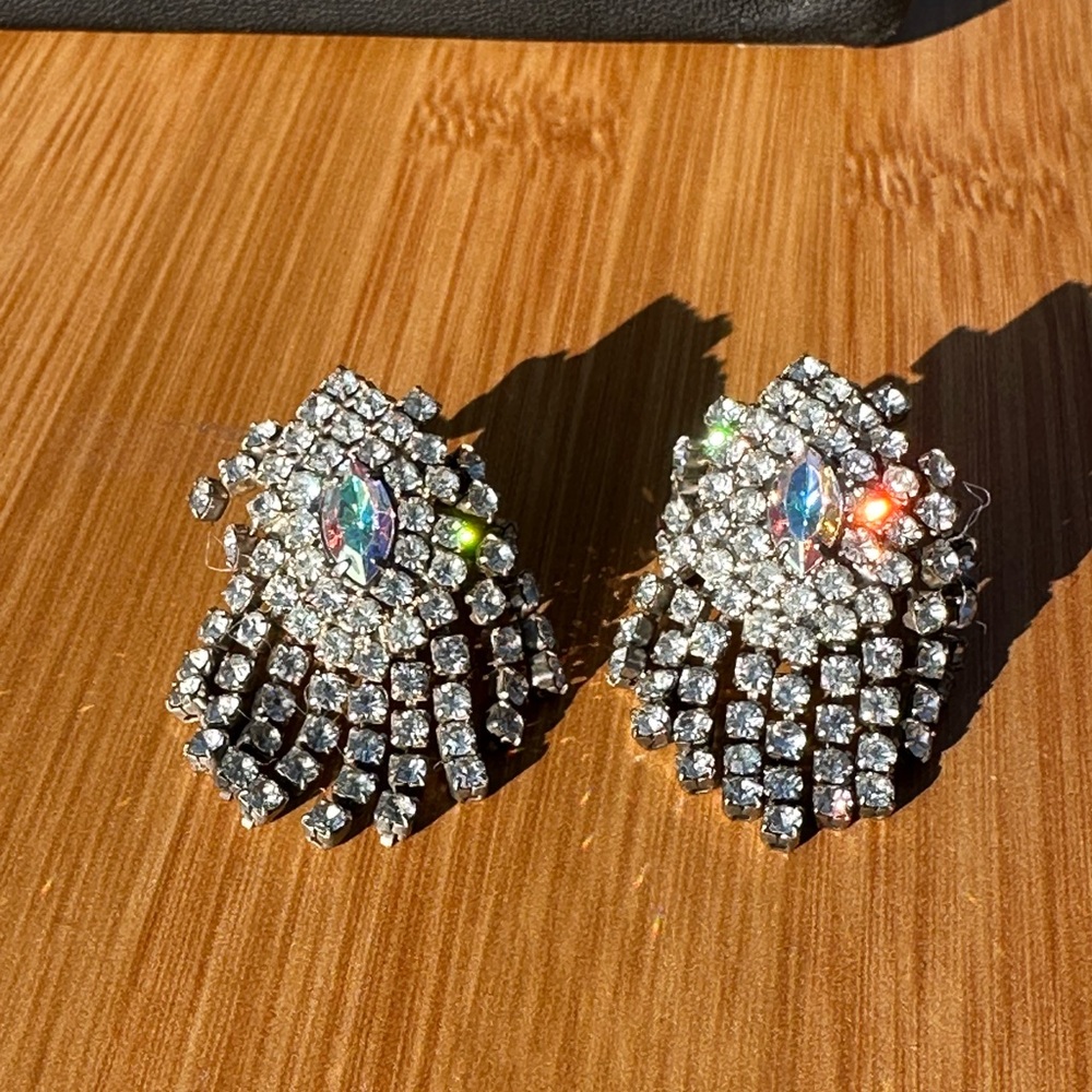 Aurora Borealis crystal Fringe Earrings clips on 1960